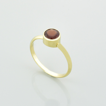 Złoty pierścionek z naturalnym garantem