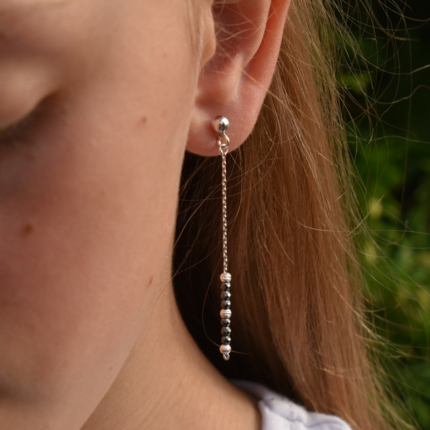 Srebrne kolczyki wiszące z naturalnym hematytem