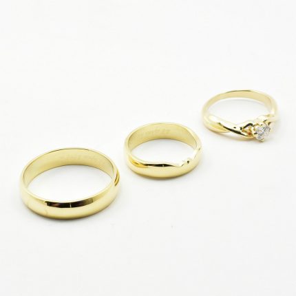Zdjęcie nr. 6 Obrączki ślubne dopasowane do pierścionka zaręczynowego.