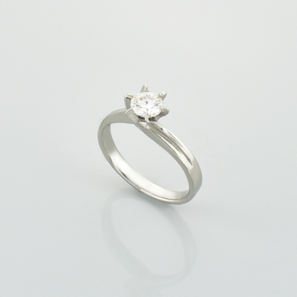 Pierścionek z białego złota z diamentem 0,50 ct lub cyrkonią