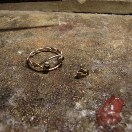 Gotowa szyna pierścionka zaręczynowego i oprawka do rubinu w kształcie serca