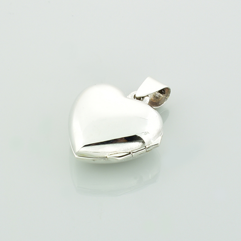 Srebrne puzderko serce, sekretnik srebrny w kształcie serca z miejscem na zdjęcie wykonany ze srebra 925.