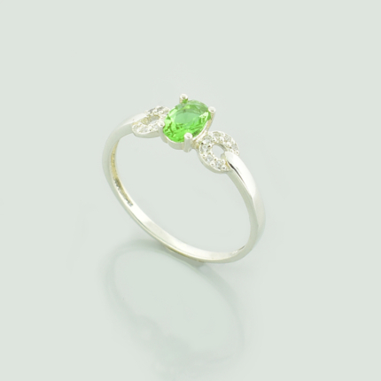 Srebrny drobny pierścionek z sułtanitem