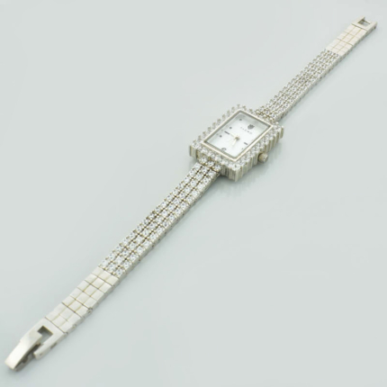 Srebrny zegarek z małymi cyrkoniami