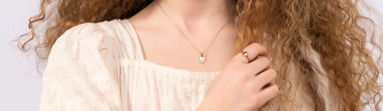 Trendy w biżuterii dziecięcej: motywy, które pokochają dziewczynki
