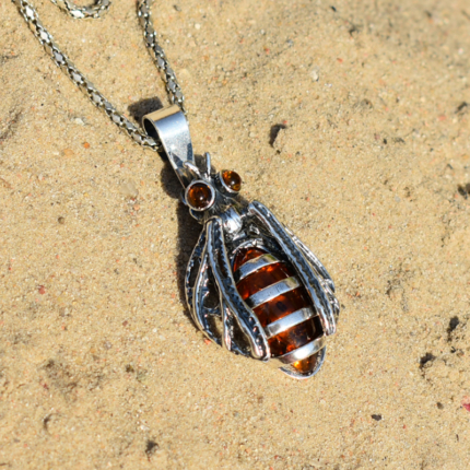 Zawieszka pszczoła z bursztynem