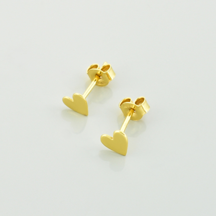 Złote kolczyki serduszka na sztyftach