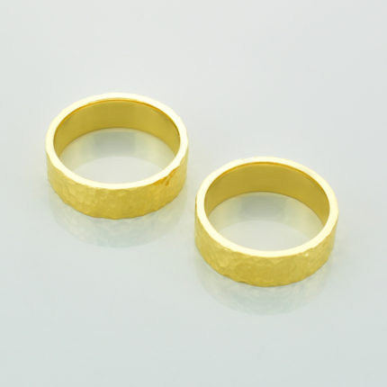 Obrączki ślubne młotkowane płaskie - żółte złoto