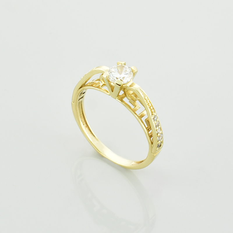 Złoty pierścionek z cyrkoniami w próbie złota 585.