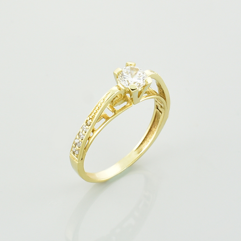 Złoty pierścionek z cyrkoniami w żółtym złocie próby 585.