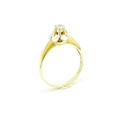 Klasyczny złoty pierścionek z cyrkonią