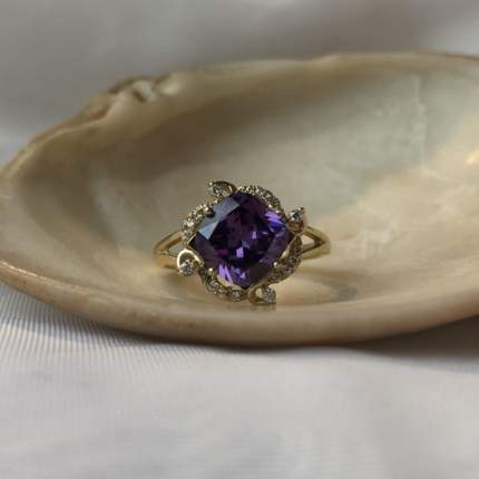 Złoty pierścionek z fioletowym kamieniem - realizacja na zlecenie klienta.