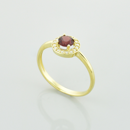 Złoty pierścionek z naturalnym granatem i moissanitami