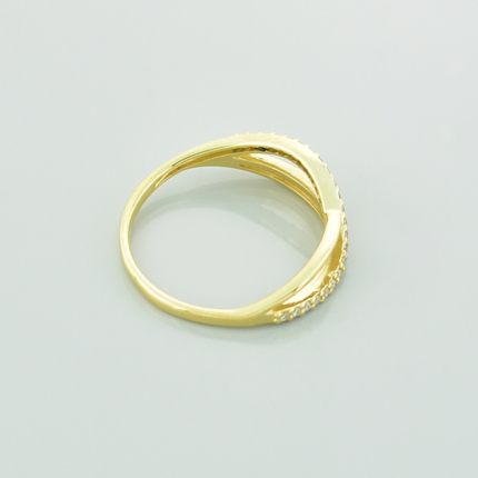 Złoty pierścionek z moissanitami nieskończoność