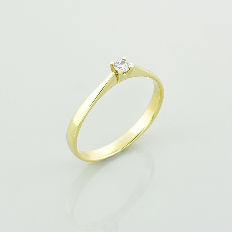 Złoty pierścionek z moissanitem w próbie złota 333 (8 k).