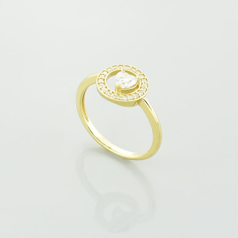 Złoty pierścionek z moissanitem serce.