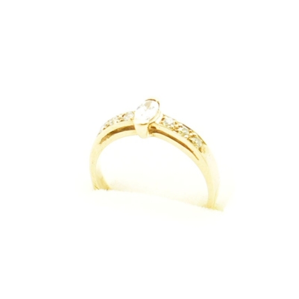 Złoty pierścionek z owalną cyrkonią – model pb95